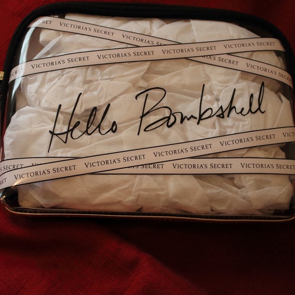 VICTORIA SECRET Handbags - FIRM VS BOMBSHELL BEAUTY BAG CLEAR & LIGHT PINK